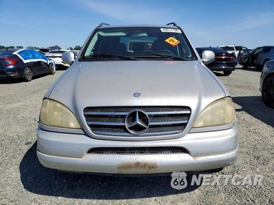 Piąte zdjęcie samochodu w środku: 2000 MERCEDES-BENZ ML 430 VIN:4JGAB72E8YA194018 - miniatura