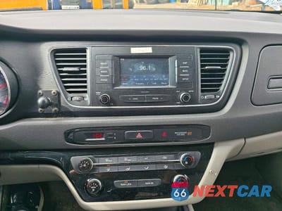 Zdjęcie 9 z 10 samochodu: 2018 KIA SEDONA L VIN:KNDMA5C17J6400720 - miniatura