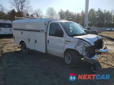 Czwarte zdjęcie samochodu z boku: 2017 FORD ECONOLINE E350 SUPER DUTY CUTAWAY VAN VIN:1FDWE3F66HDC46494 - miniatura