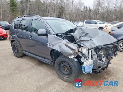 Czwarte zdjęcie samochodu z boku: 2012 MITSUBISHI OUTLANDER ES VIN:JA4AS2AW0CU600828 - miniatura