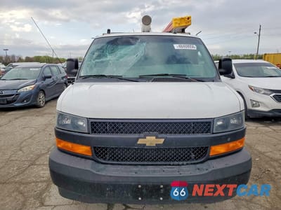 Piąte zdjęcie samochodu w środku: 2019 CHEVROLET EXPRESS 2500 CARGO UTILITY / SERVICE VAN VIN:1GCWGAFP9K1368299 - miniatura