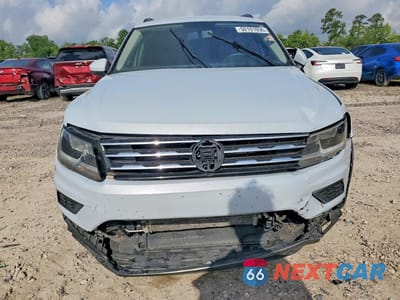Piąte zdjęcie samochodu w środku: 2018 VOLKSWAGEN TIGUAN VIN:3VV0B7AX8JM104105 - miniatura