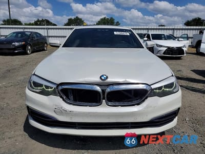 Piąte zdjęcie samochodu w środku: 2019 BMW 530E VIN:WBAJA9C56KB254362 - miniatura