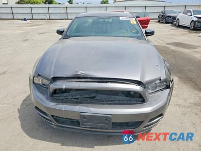 Piąte zdjęcie samochodu w środku: 2014 FORD MUSTANG VIN:1ZVBP8AM3E5241336 - miniatura