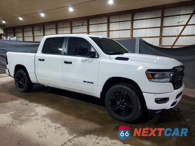 Czwarte zdjęcie samochodu z boku: 2023 RAM 1500 BIG HORN VIN:1C6SRFFT8PN582193 - miniatura