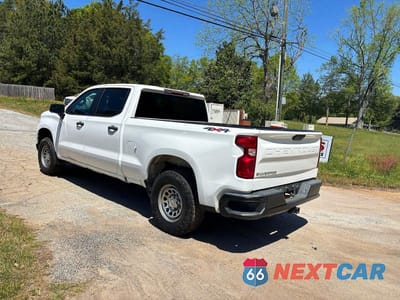 Trzecie zdjęcie samochodu z tyłu: 2020 CHEVROLET SILVERADO K1500 VIN:3GCUYAEF6LG241851 - miniatura