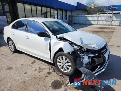 Czwarte zdjęcie samochodu z boku: 2015 VOLKSWAGEN JETTA SE VIN:3VWD17AJ4FM413878 - miniatura