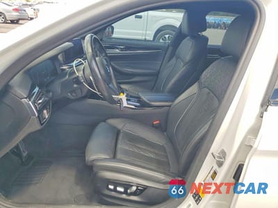 Zdjęcie 7 z 12 samochodu: 2019 BMW M550XI VIN:WBAJB9C54KB464133 - miniatura