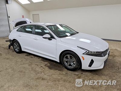 Czwarte zdjęcie samochodu z boku: 2022 KIA K5 LXS VIN:5XXG14J23NG165209 - miniatura