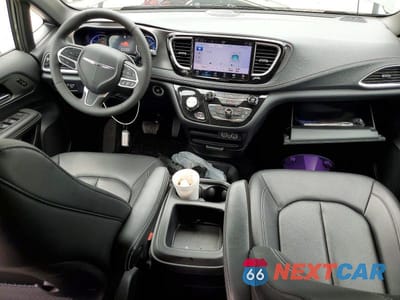 Zdjęcie 8 z 14 samochodu: 2025 CHRYSLER PACIFICA HYBRID SELECT VIN:2C4RC1S71SR567180 - miniatura