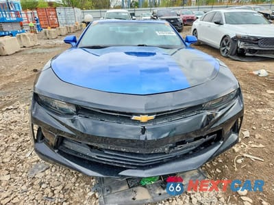 Piąte zdjęcie samochodu w środku: 2017 CHEVROLET CAMARO LT VIN:1G1FB1RSXH0122898 - miniatura