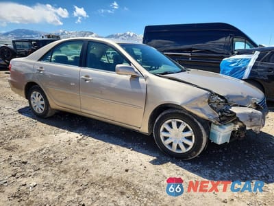 Czwarte zdjęcie samochodu z boku: 2005 TOYOTA CAMRY LE VIN:4T1BE32K35U950763 - miniatura