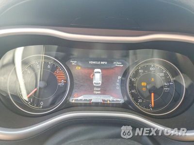 Zdjęcie 9 z 13 samochodu: 2017 JEEP CHEEROKEE VIN:1C4PJLDS2HW540399 - miniatura