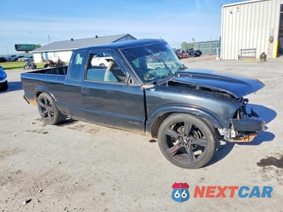 Czwarte zdjęcie samochodu z boku: 1996 CHEVROLET S TRUCK S10 VIN:1GCCS19X9T8109849 - miniatura