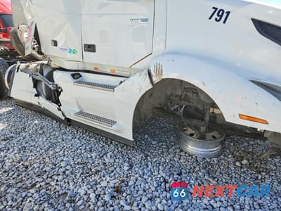 Zdjęcie 9 z 10 samochodu: 2025 VOLVO VNL SEMI TRUCK VIN:4V4NC9EH3SN668790 - miniatura