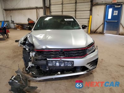 Piąte zdjęcie samochodu w środku: 2018 VOLKSWAGEN PASSAT GT VIN:1VWJM7A39JC051441 - miniatura