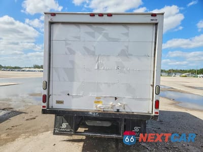 Zdjęcie 6 z 13 samochodu: 2017 FORD E350 BOX TRUCK VIN:1FDWE3F64HDC68140 - miniatura