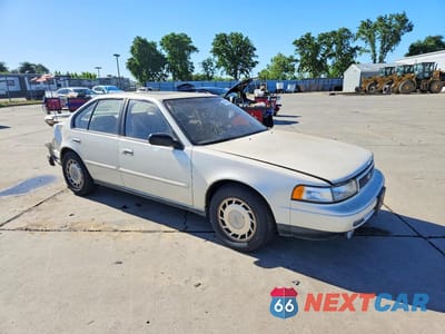 Czwarte zdjęcie samochodu z boku: 1994 NISSAN MAXIMA SE VIN:JN1EJ01F9RT506110 - miniatura