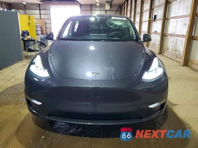 Piąte zdjęcie samochodu w środku: 2024 TESLA MODEL Y VIN:7SAYGDEE3RA252267 - miniatura