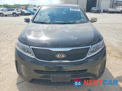 Piąte zdjęcie samochodu w środku: 2015 KIA SORENTO LX VIN:5XYKT3A66FG576974 - miniatura