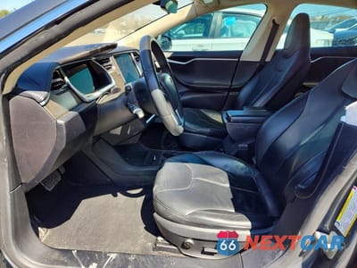 Zdjęcie 7 z 12 samochodu: 2013 TESLA MODEL S VIN:5YJSA1CN3DFP03442 - miniatura