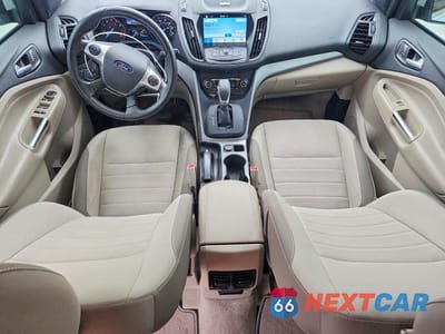 Zdjęcie 8 z 13 samochodu: 2016 FORD ESCAPE SE VIN:1FMCU0GX5GUB07029 - miniatura