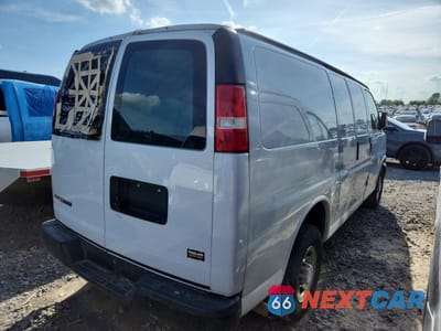 Trzecie zdjęcie samochodu z tyłu: 2020 CHEVROLET EXPRESS G2500 VIN:1GCWGAFP5L1134002 - miniatura