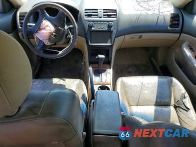 Zdjęcie 8 z 12 samochodu: 2004 HONDA ACCORD EX VIN:1HGCM56894A055463 - miniatura