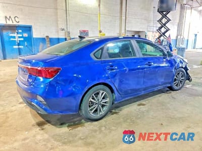 Trzecie zdjęcie samochodu z tyłu: 2023 KIA FORTE LXS VIN:3KPF24AD0PE652650 - miniatura