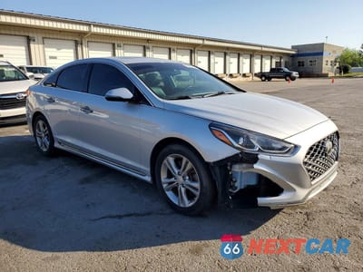 Czwarte zdjęcie samochodu z boku: 2019 HYUNDAI SONATA SPORT VIN:5NPE34AFXKH779887 - miniatura