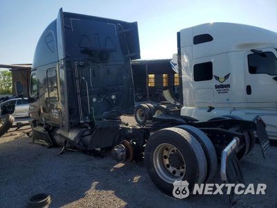 Trzecie zdjęcie samochodu z tyłu: 2020 FREIGHTLINER CASCADIA 125 SEMI TRUCK VIN:3AKJGLDV6LDLM0345 - miniatura