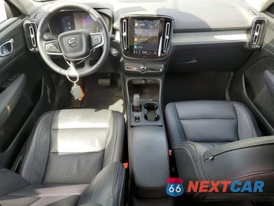 Zdjęcie 8 z 13 samochodu: 2023 VOLVO XC40 CORE VIN:YV4L12UV2P2109728 - miniatura