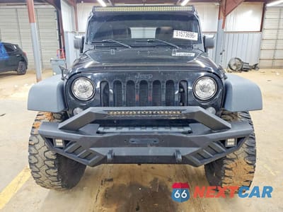 Piąte zdjęcie samochodu w środku: 2018 JEEP WRANGLER UNLIMITED SPORT VIN:1C4BJWDG7JL818471 - miniatura