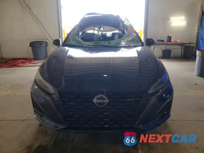 Piąte zdjęcie samochodu w środku: 2023 NISSAN ALTIMA SR VIN:1N4BL4CW3PN316342 - miniatura