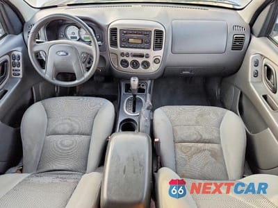 Zdjęcie 8 z 13 samochodu: 2005 FORD ESCAPE XLT VIN:1FMYU93125KA39681 - miniatura