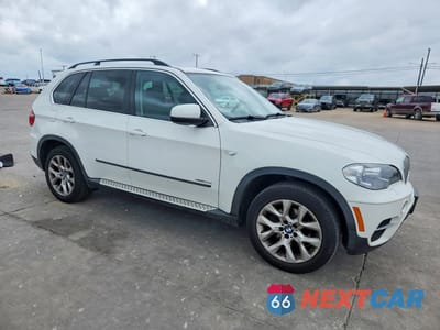 Czwarte zdjęcie samochodu z boku: 2013 BMW X5 XDRIVE35I VIN:5UXZV4C56D0B17645 - miniatura