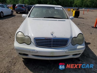 Piąte zdjęcie samochodu w środku: 2003 MERCEDES-BENZ C 240 VIN:WDBRF61J83A412342 - miniatura