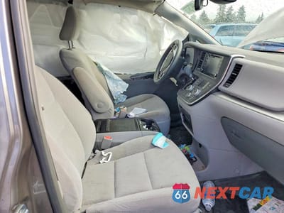 Zdjęcie 7 z 13 samochodu: 2018 TOYOTA SIENNA LE VIN:5TDKZ3DC0JS949194 - miniatura