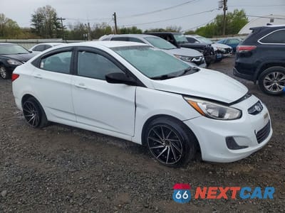 Czwarte zdjęcie samochodu z boku: 2016 HYUNDAI ACCENT SE VIN:KMHCT4AE4GU026766 - miniatura