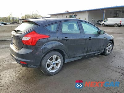 Trzecie zdjęcie samochodu z tyłu: 2012 FORD FOCUS VIN:1FAHP3K21CL327031 - miniatura