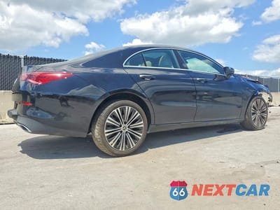 Trzecie zdjęcie samochodu z tyłu: 2022 MERCEDES-BENZ CLA 250 VIN:W1K5J4GB9NN293382 - miniatura