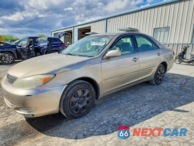 2003 TOYOTA CAMRY LE 4T1BE32K33U674212 - główne zdjęcie licytacji z USA - miniatura