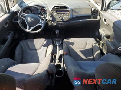 Zdjęcie 8 z 12 samochodu: 2013 HONDA FIT SPORT VIN:JHMGE8H56DC046465 - miniatura