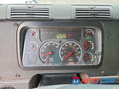 Zdjęcie 8 z 10 samochodu: 2013 FREIGHTLINER CASCADIA SEMI TRUCK VIN:1FUJGLDRXDLBX8153 - miniatura