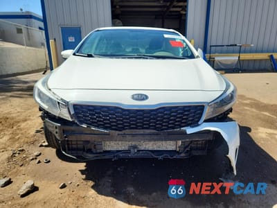 Piąte zdjęcie samochodu w środku: 2018 KIA FORTE LX VIN:3KPFK4A75JE254898 - miniatura