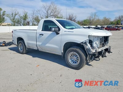 Czwarte zdjęcie samochodu z boku: 2021 CHEVROLET SILVERADO K1500 VIN:3GCNYAEH3MG407184 - miniatura