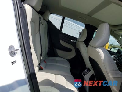 Zdjęcie 11 z 13 samochodu: 2023 VOLVO XC40 PLUS VIN:YV4K92HLXP2964559 - miniatura