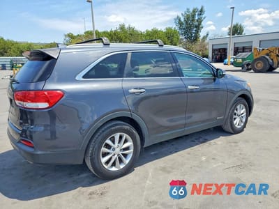 Trzecie zdjęcie samochodu z tyłu: 2017 KIA SORENTO LX V6 VIN:5XYPGDA52HG292350 - miniatura