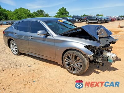 Czwarte zdjęcie samochodu z boku: 2018 INFINITI Q70 3.7 LUXE VIN:JN1BY1AR7JM220544 - miniatura