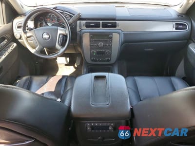Zdjęcie 8 z 13 samochodu: 2010 CHEVROLET SUBURBAN C1500 LT VIN:1GNUCJE01AR247863 - miniatura